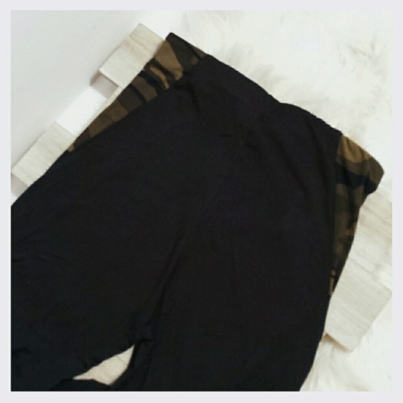 ❤️ Black Open Lace-Up Leggings w/ Camo Accents - Picture 8 of 8